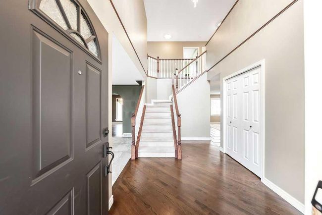 20 Mt Cascade Close Se, Home with 5 bedrooms, 3 bathrooms and 4 parking in Calgary AB | Image 2