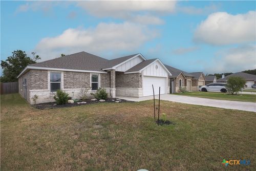 1711 Fossil Trl, Belton, TX, 76513-8561 | Card Image