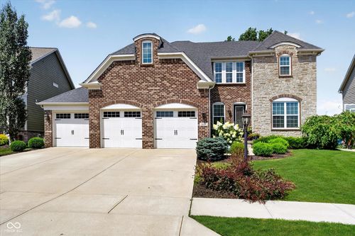 2689 E High Grove Cir, Zionsville, IN, 46077-2211 | Card Image