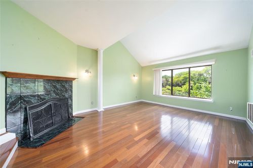 74 Harbor Ky, Secaucus, NJ, 07094-2203 | Card Image