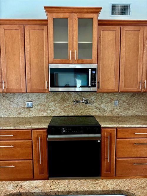9453 Treasure Ln Ne, ST PETERSBURG, FL, 33702-2666 | Card Image