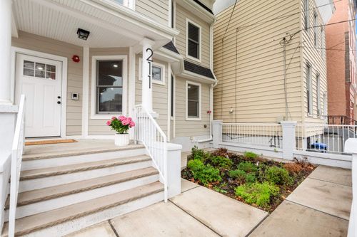 2-211 Summit Ave, Jersey City, NJ, 07304-3107 | Card Image