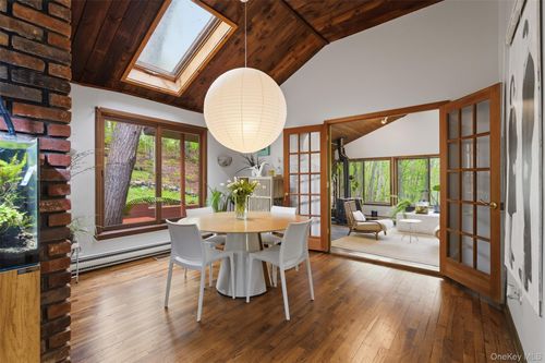 8 Upper Shad Rd, Pound Ridge, NY, 10576-2106 | Card Image