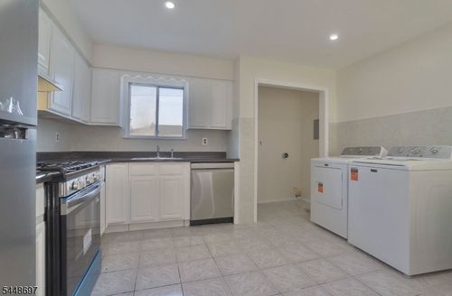 2-220 Astoria Pl, Union, NJ, 07083-4208 | Card Image