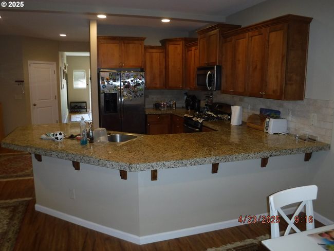 15117 Se Shale Dr, House other with 5 bedrooms, 3 bathrooms and 2 parking in Damascus OR | Image 6