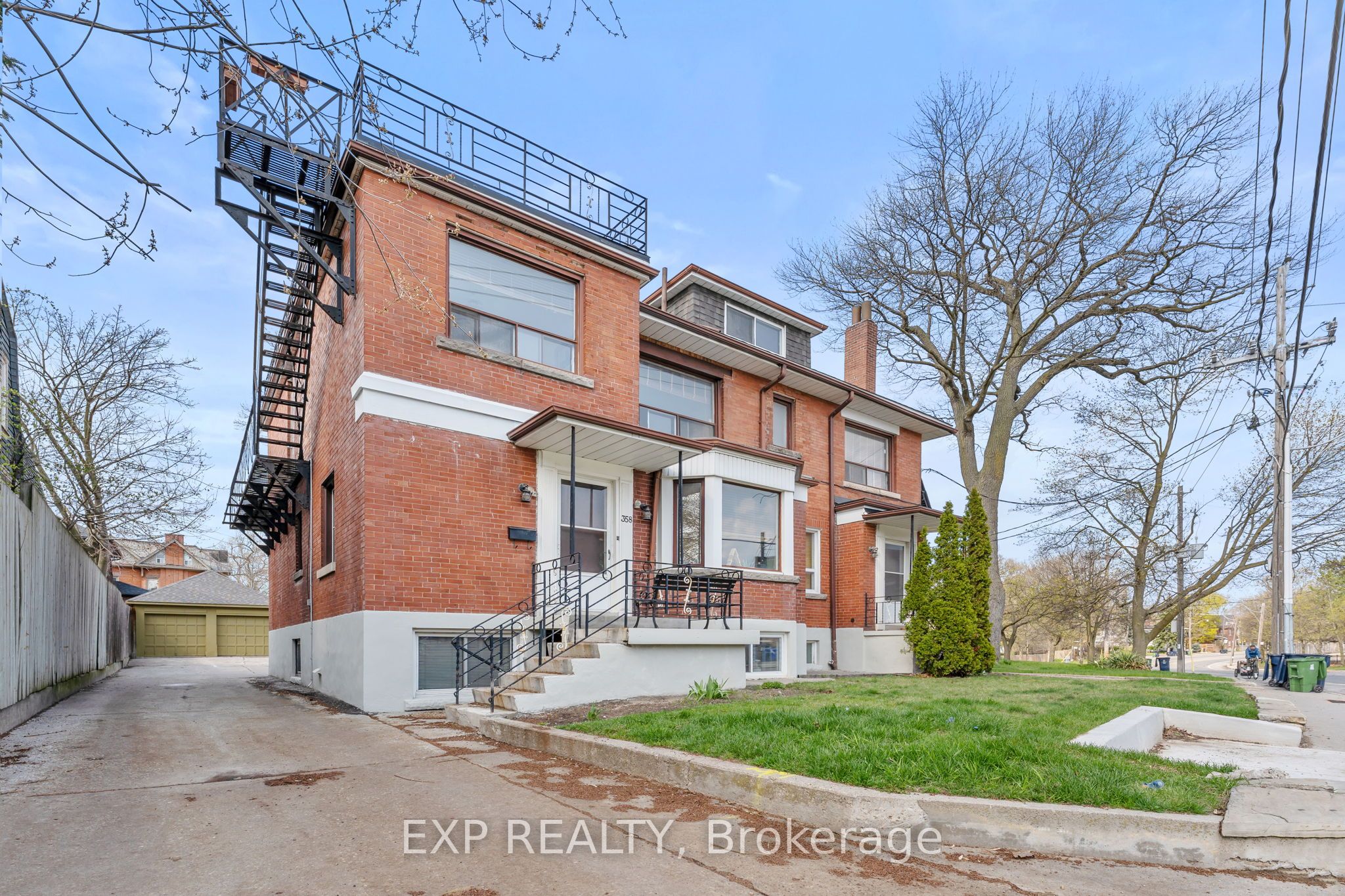 Residential in Toronto W02 3