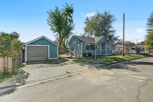 714 Narregan St, Medford, OR, 97501-2327 | Card Image