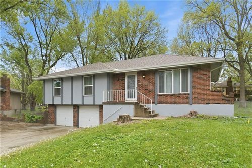 516 Ne Johnston Drive, Blue Springs, MO, 64014 | Card Image