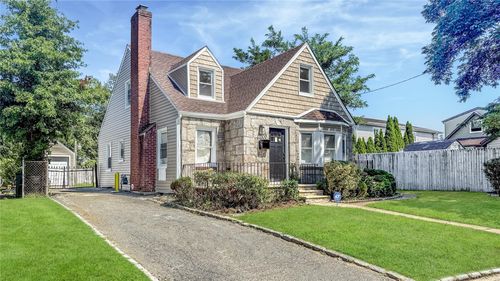 66 Pierson Ave, Hempstead, NY, 11550-6914 | Card Image
