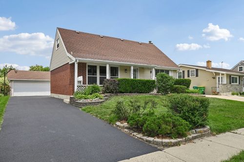 674 Saint Marys Pkwy, Buffalo Grove, IL, 60089-2056 | Card Image