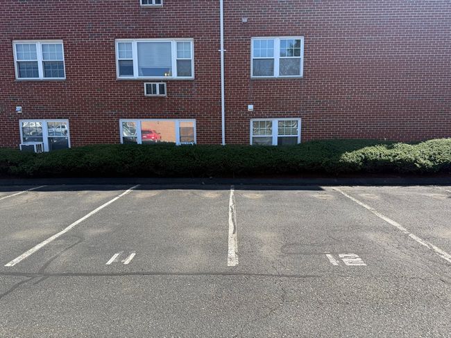 APT-26 - 924 Main St, Condo with 2 bedrooms, 1 bathrooms and 2 parking in Woburn MA | Image 11