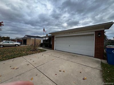 27832 Thomas Avenue, Home with 3 bedrooms, 1 bathrooms and null parking in Warren MI | Image 3