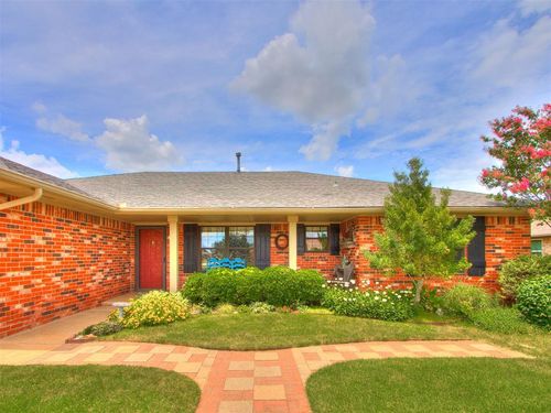 901 Ne 19th St, Moore, OK, 73160-6303 | Card Image