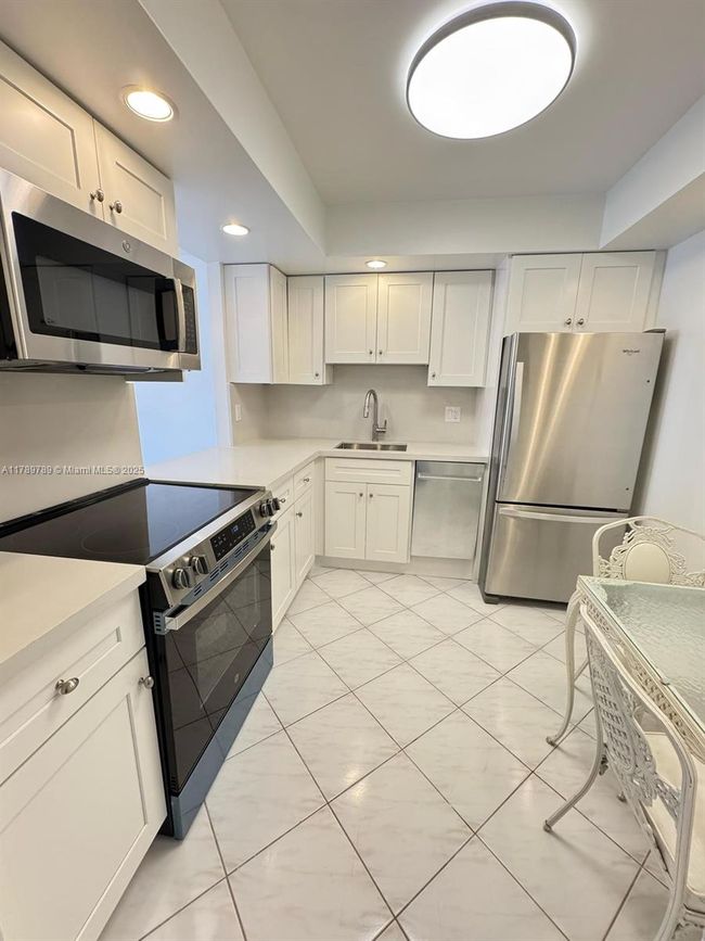 APT-313 - 1825 S Ocean Dr, Condo with 1 bedrooms, 2 bathrooms and null parking in Hallandale Beach FL | Image 6