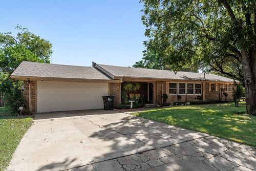 919 Surry Place Dr, Cleburne, TX, 76033-6041 | Card Image