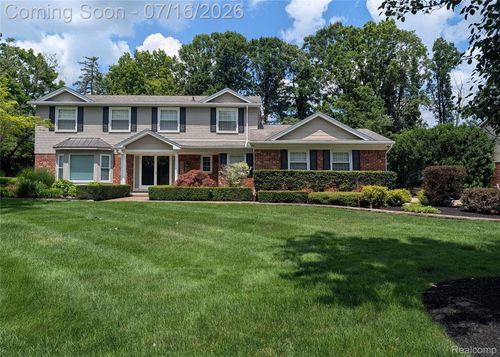 2374 Kingsbury Dr, Troy, MI, 48098-4242 | Card Image
