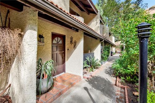 9745 Via Roma, Burbank, CA, 91504-1136 | Card Image