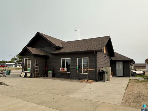 325 Se 4th St Street, Madison, SD, 57042 | Card Image