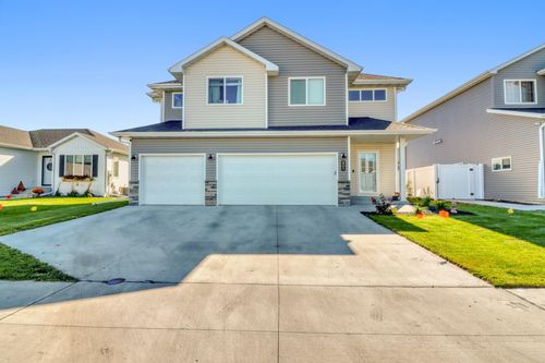 821 60th Ave W, West Fargo, ND, 58078-2870 | Card Image