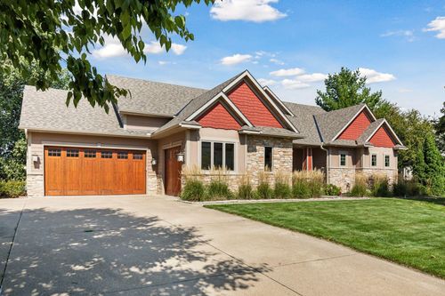 8310 Marsh Creek Rd, Woodbury, MN, 55125-3042 | Card Image