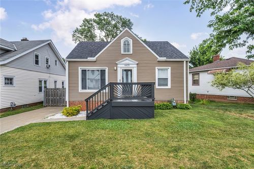 4439 Woodway Ave, Parma, OH, 44134-1159 | Card Image