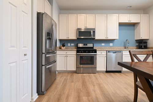 470 Town Center Blvd, Gilberts, IL, 60136-8005 | Card Image