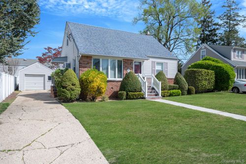 216 Doris Ave, North Bellmore, NY, 11710-2065 | Card Image