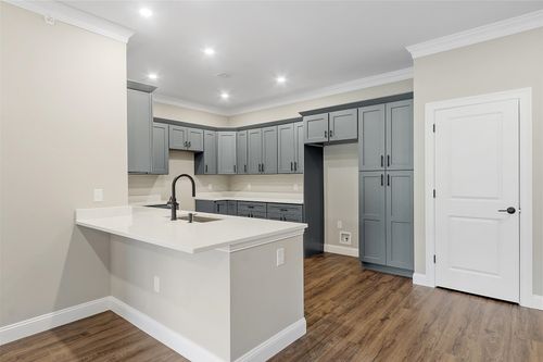 307-10100 S Willow St, Manchester, NH, 03103-2390 | Card Image