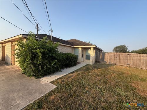 2752 Fm 1044, New Braunfels, TX, 78130-9119 | Card Image