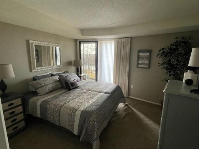 benefits from the light and balcony view and | Image 20