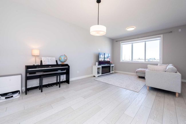 110 Chelsea Mews, Home with 3 bedrooms, 2 bathrooms and 2 parking in Chestermere AB | Image 9