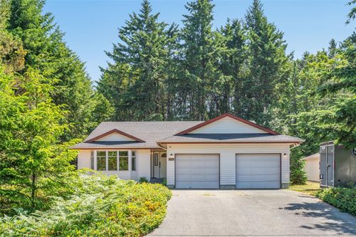 6881 Rosalyn Cres, Lantzville, BC, V0R2H0 | Card Image