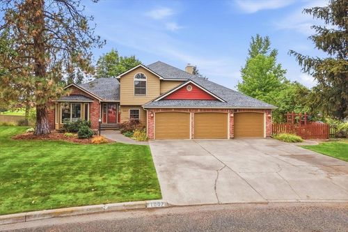 1007 N Arnim Ave, Deer Park, WA, 99006-5222 | Card Image