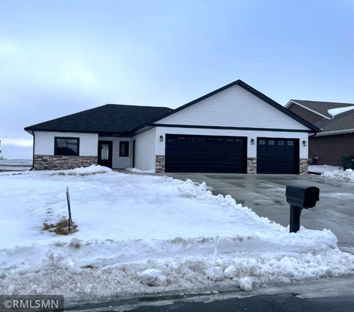 1534 9th Ave, Hutchinson, MN, 55350-2043 | Card Image