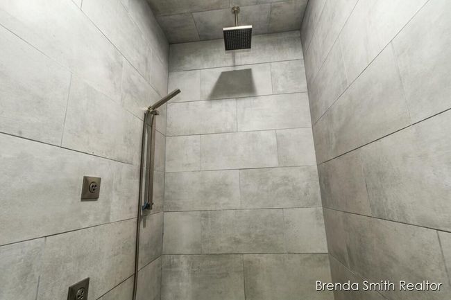 Primary Shower | Image 18