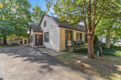 {{alt}} | Card Image