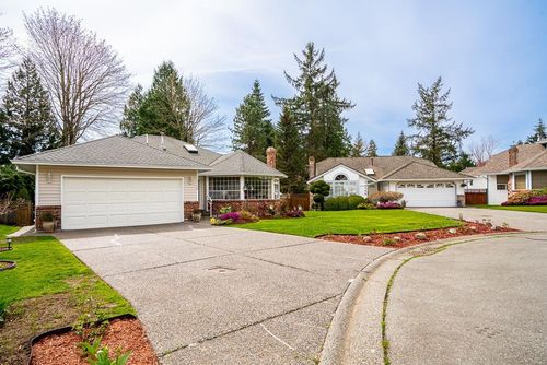 13560 15a Avenue, Surrey, BC, V4A8Z9 | Card Image