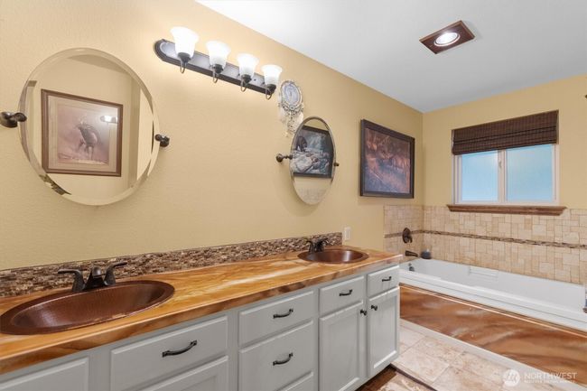 Primary Bathroom | Image 22