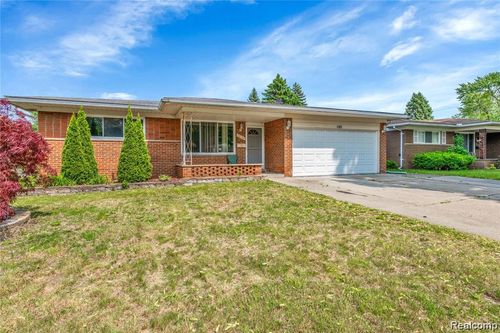 28142 Liberty Dr, Warren, MI, 48092-2585 | Card Image
