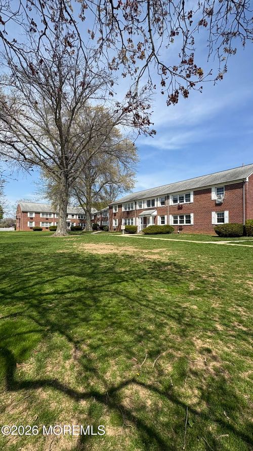 b-52 Stonehurst Blvd, Freehold, NJ, 07728-5702 | Card Image