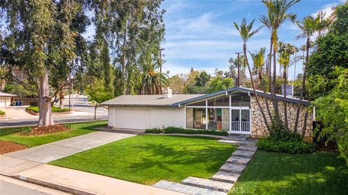 130 Sunridge Way, Redlands, CA, 92373 | Card Image