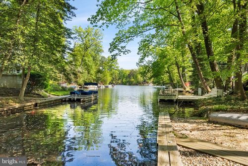 3800 Lakeview Ter, FALLS CHURCH, VA, 22041-1313 | Card Image