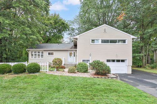 138 Mohegan Dr, West Hartford, CT, 06117-1443 | Card Image