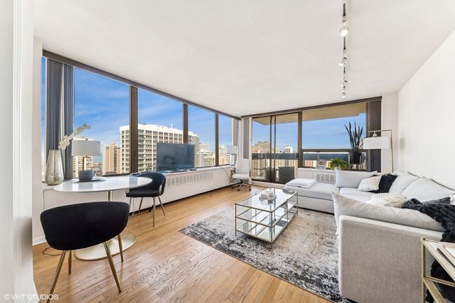 APT-2608 - 1355 N Sandburg Ter, Condo with 2 bedrooms, 1 bathrooms and 1 parking in Chicago IL | Image 10