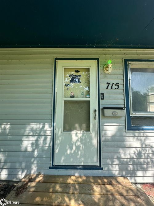 715 Albany St, Ottumwa, IA, 52501-1815 | Card Image