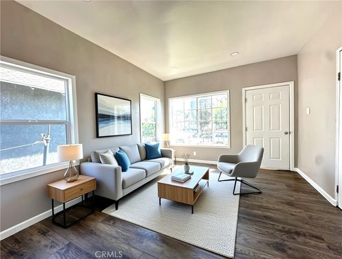155 W 43rd, Los Angeles, CA, 90037 | Card Image