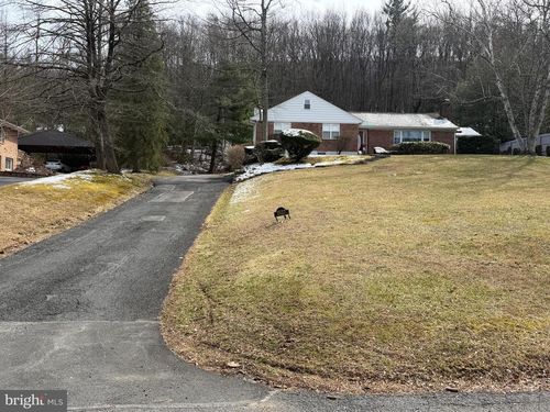 1527 Oak Rd, POTTSVILLE, PA, 17901-3325 | Card Image