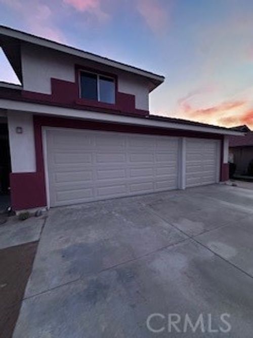 1054 E Commonwealth Ave, San Jacinto, CA, 92583-6802 | Card Image