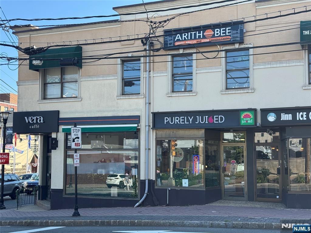 302 Main St, Fort Lee, NJ 07024