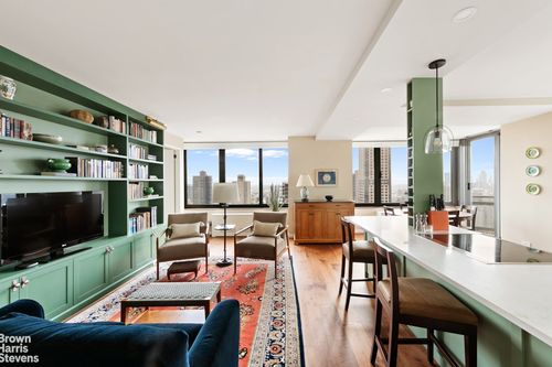 3205-300 E 85th St, New York, NY, 10028-4625 | Card Image
